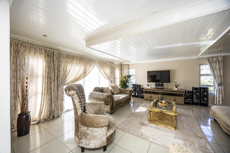 5 Bedroom Property for Sale in Summerpride Eastern Cape